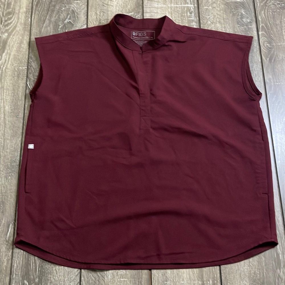 FIGS Technical Collection Rafaela Scrub Top in Maroon Size M